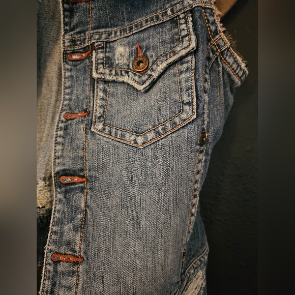Silver jeans denim vest 💯 - Picture 5 of 7